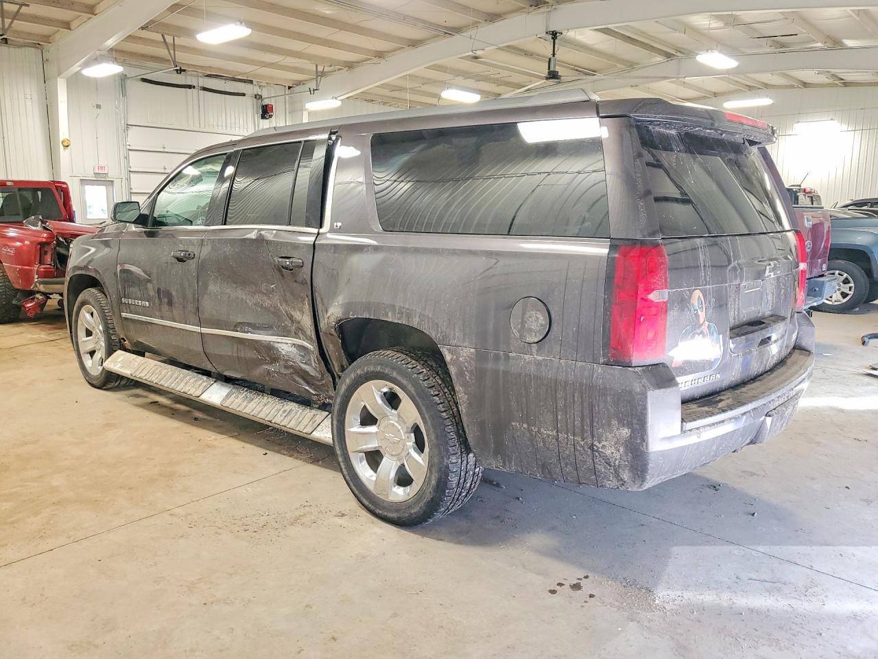 2017 Chevrolet Suburban K1500 Lt - Фото 2