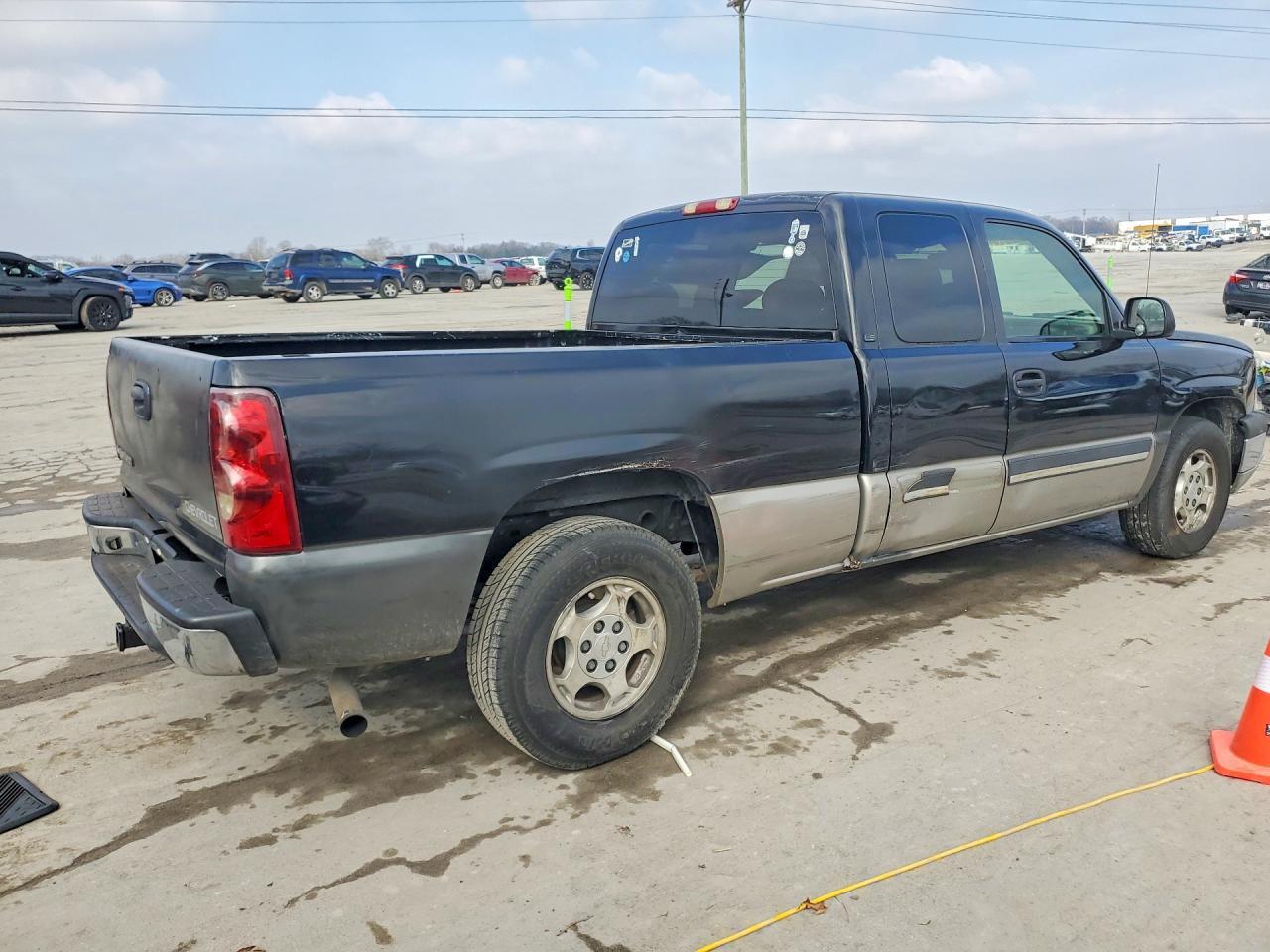 2003 Chevrolet Silverado C1500 - Image 3