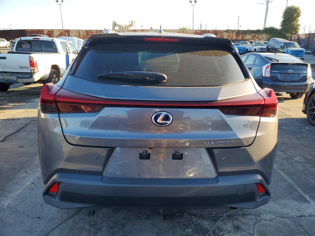 2021 Lexus Ux 250H - Фото 6