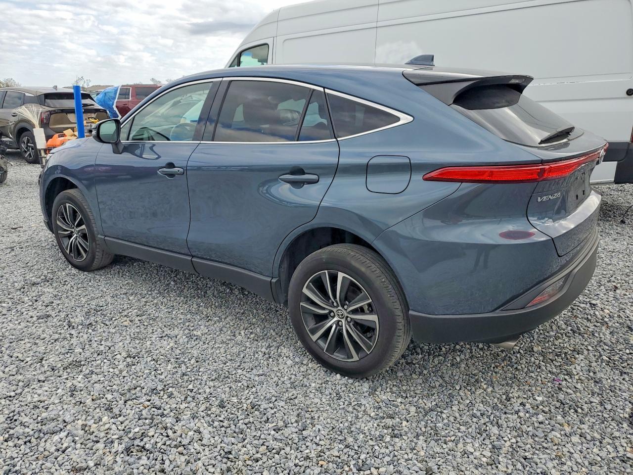 2024 Toyota Venza Le - Image 2