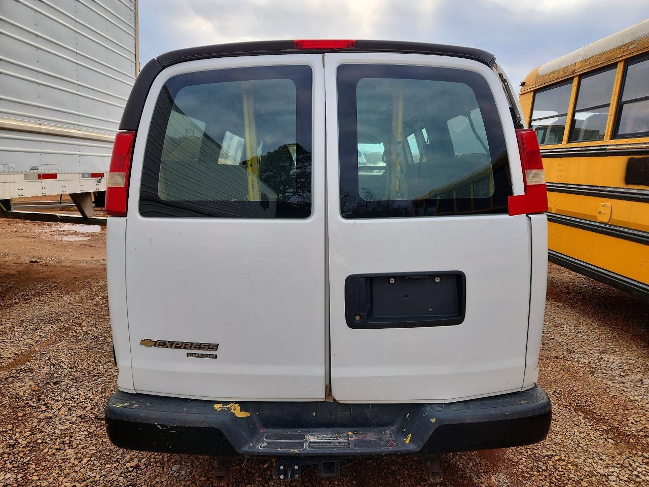 2014 Chevrolet Express G2500 - Image 6