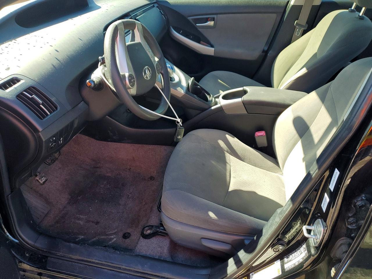 2013 Toyota Prius Two - Фото 7
