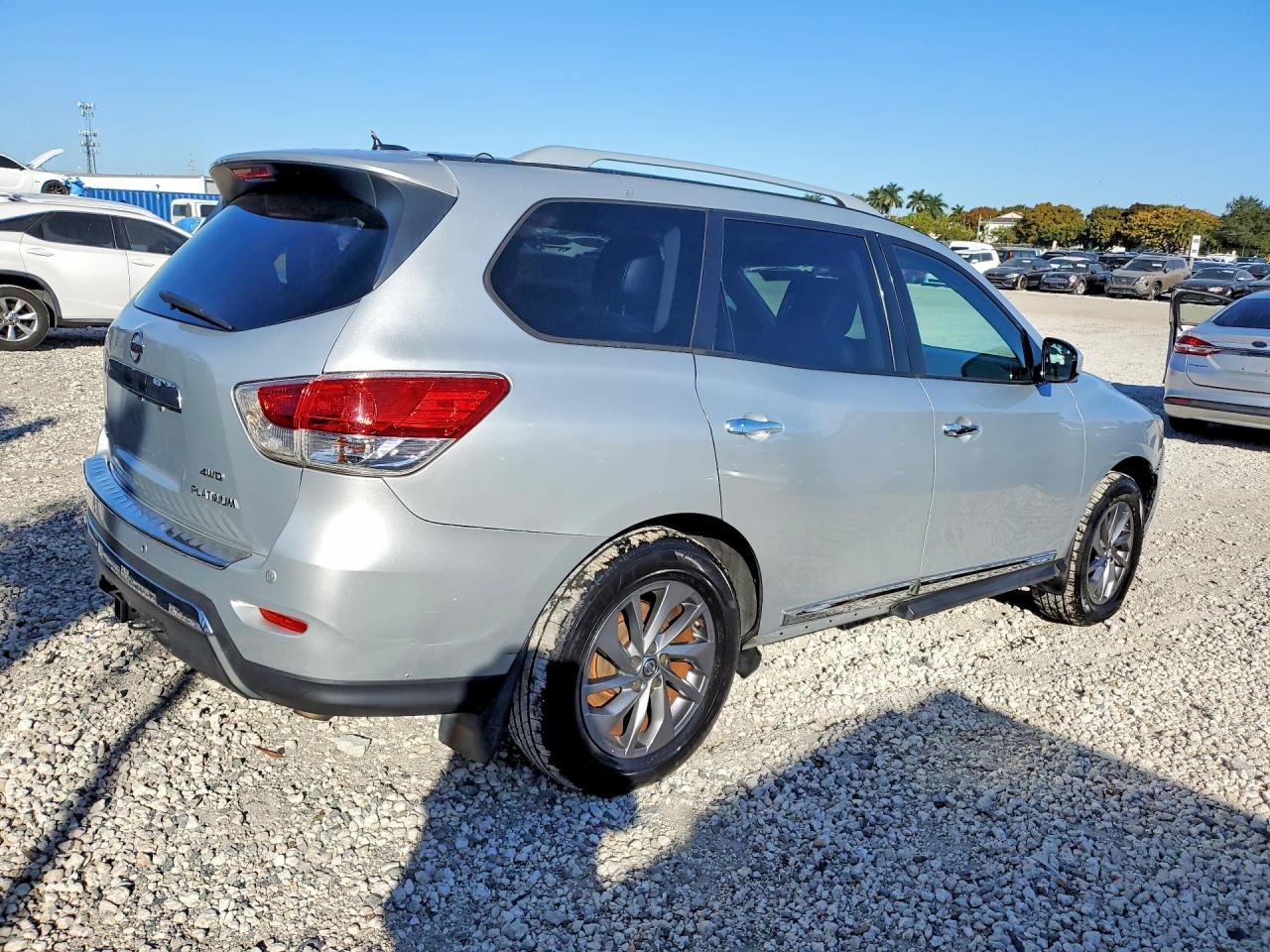 2014 Nissan Pathfinder S - Фото 3