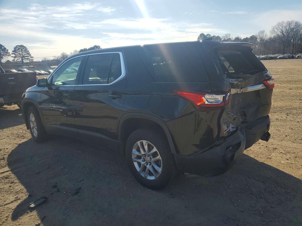 2020 Chevrolet Traverse Ls - Фото 2