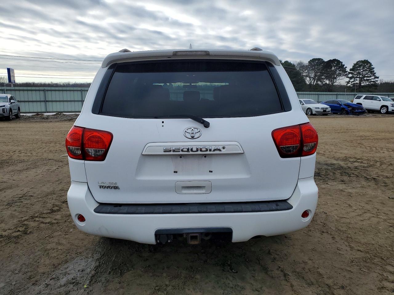 2010 Toyota Sequoia Sr5 - Фото 6