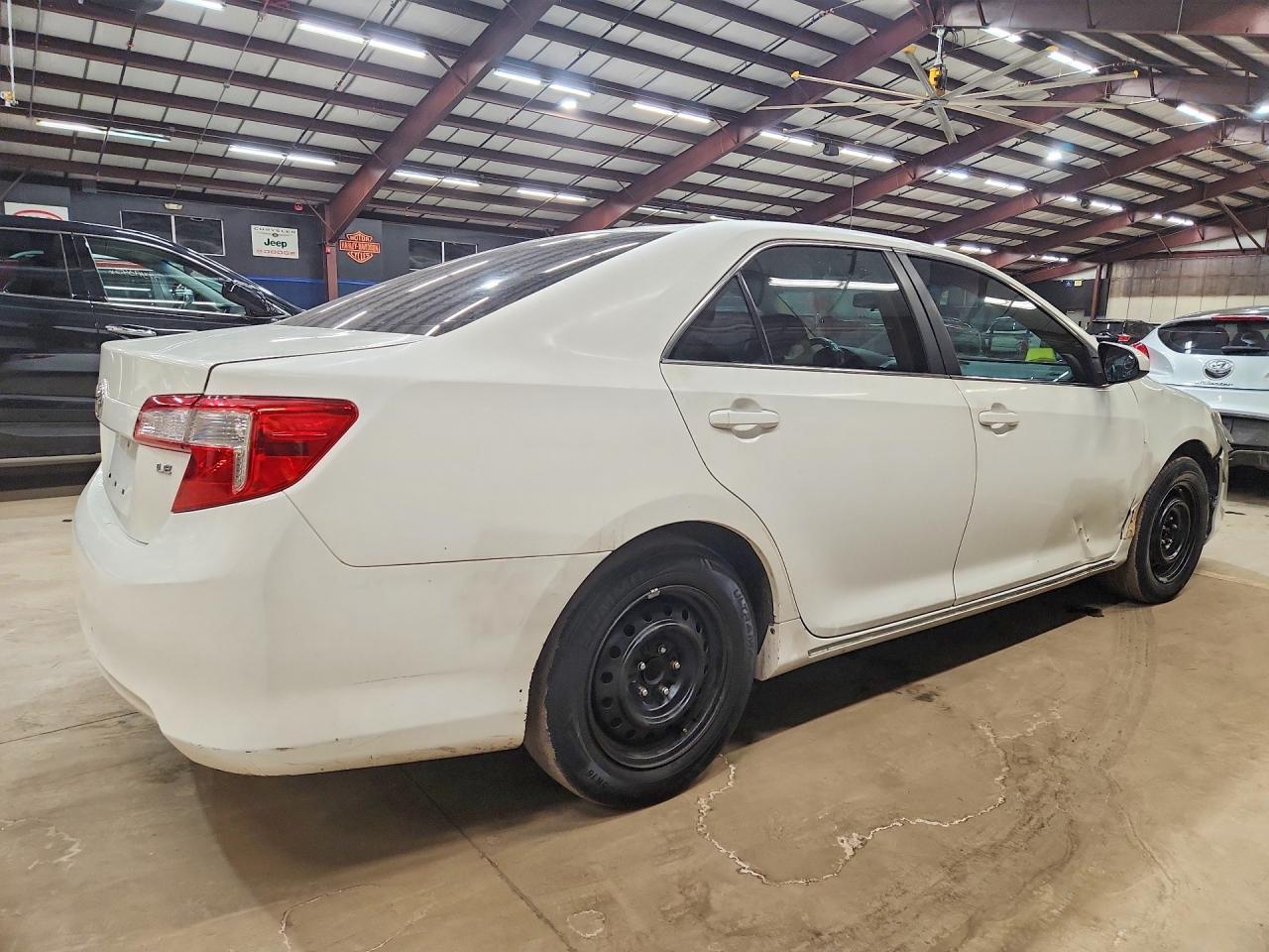 2013 Toyota Camry L - Фото 3