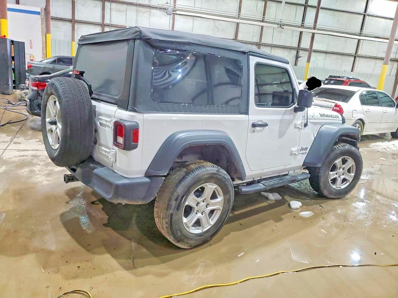 2020 Jeep Wrangler Sport - Фото 3