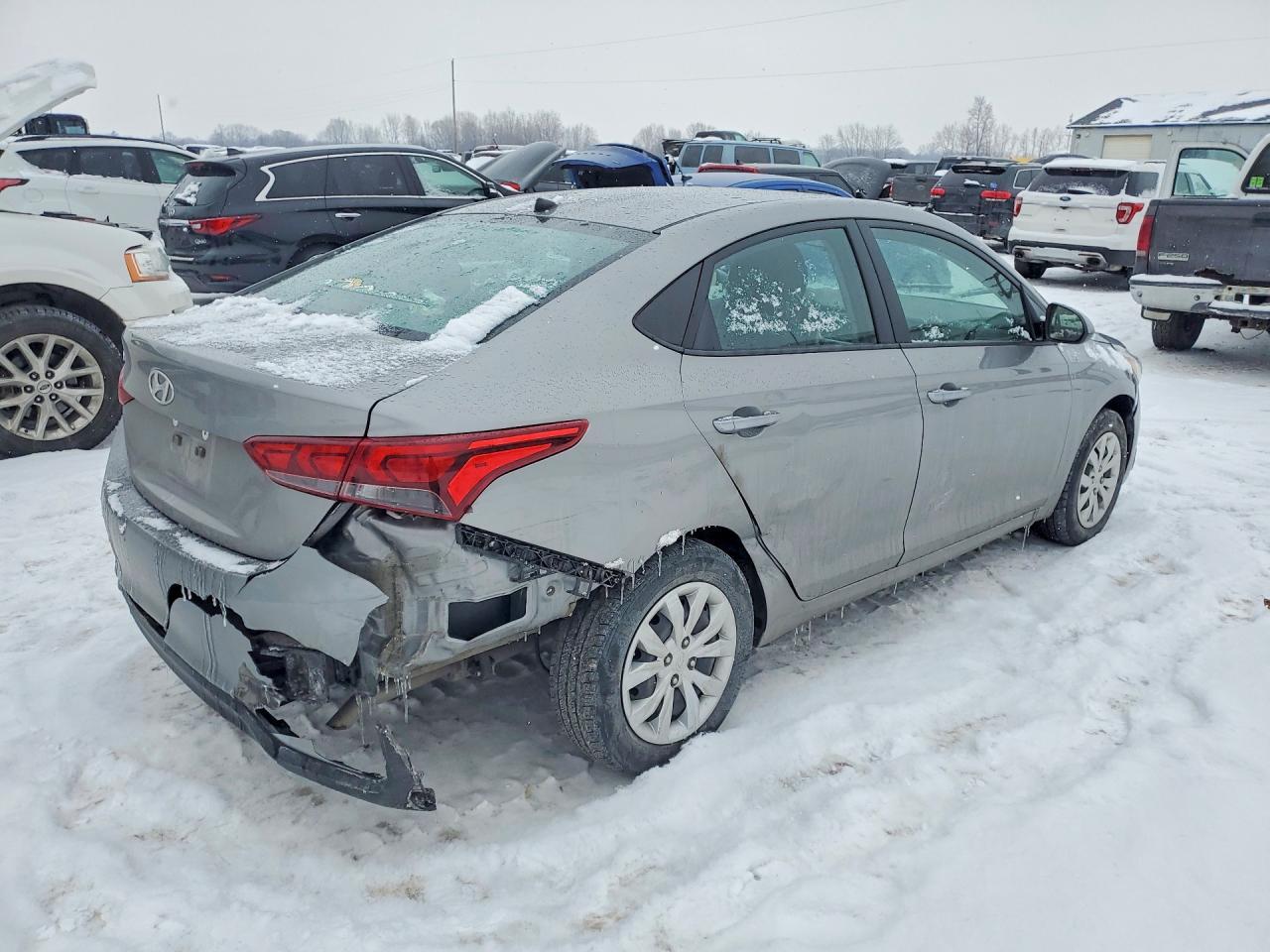 2022 Hyundai Accent Se - Фото 3
