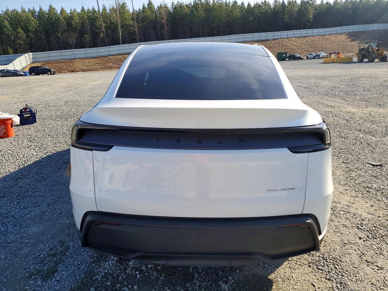 2026 Tesla Model Y - Фото 6