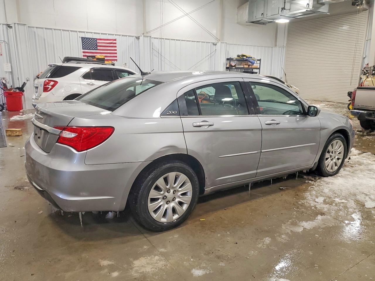 2013 Chrysler 200 Lx - Фото 3
