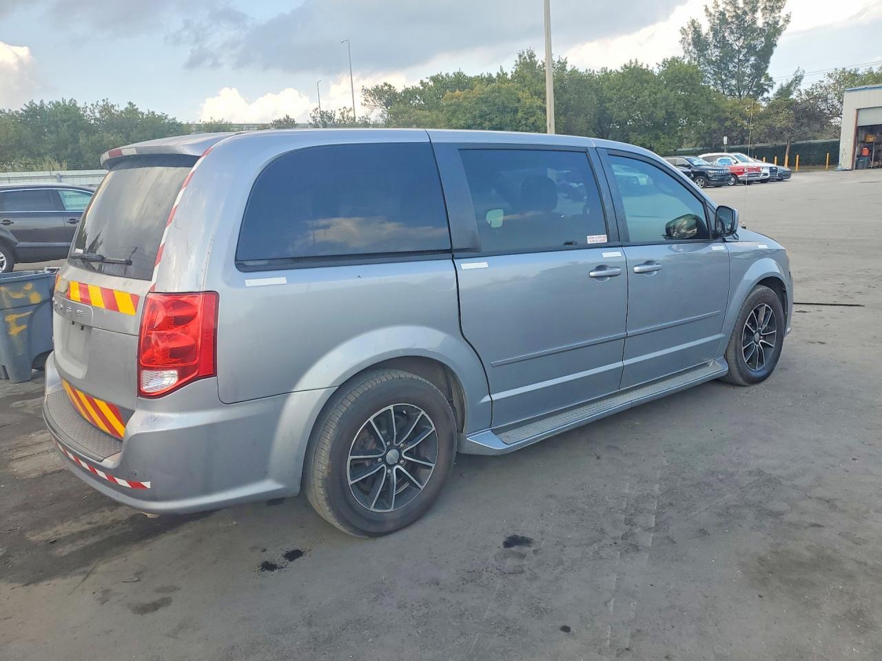 2016 Dodge Grand Caravan Se - Image 3