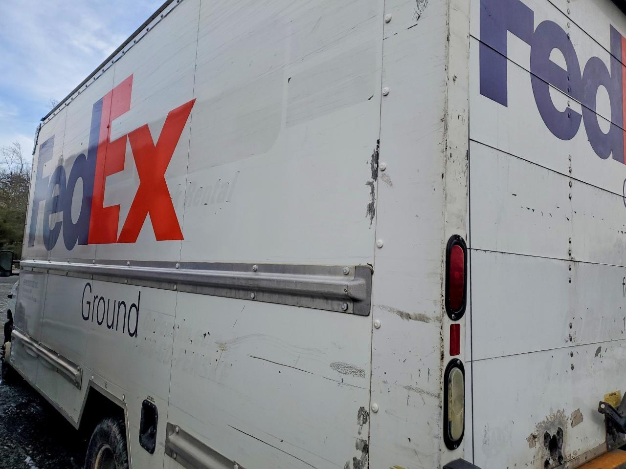 2015 Ford E350 Box Truck - Image 2
