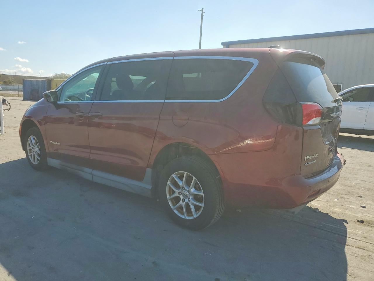 2022 Chrysler Voyager Lx - Image 2