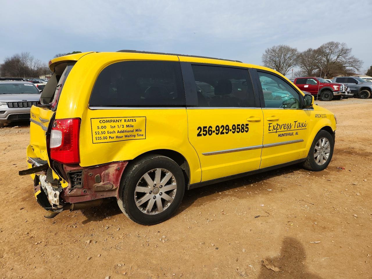 2015 Chrysler Town & Country Touring - Image 3