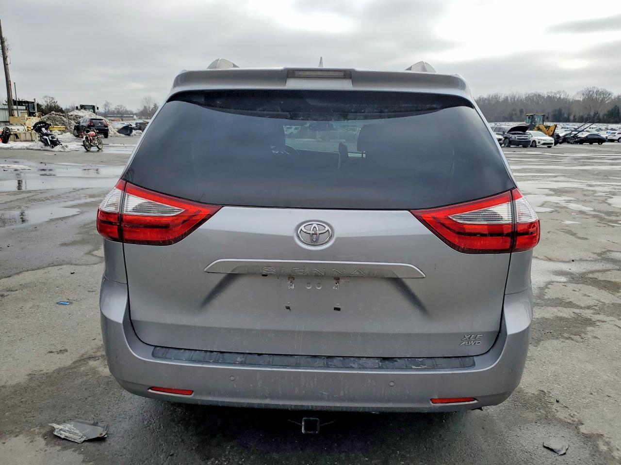 2018 Toyota Sienna - Фото 6