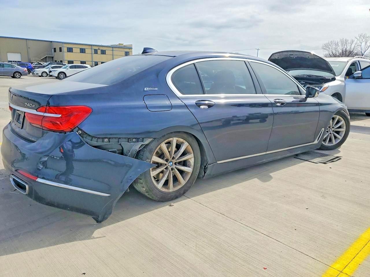 2018 BMW 740 Xe - Фото 3