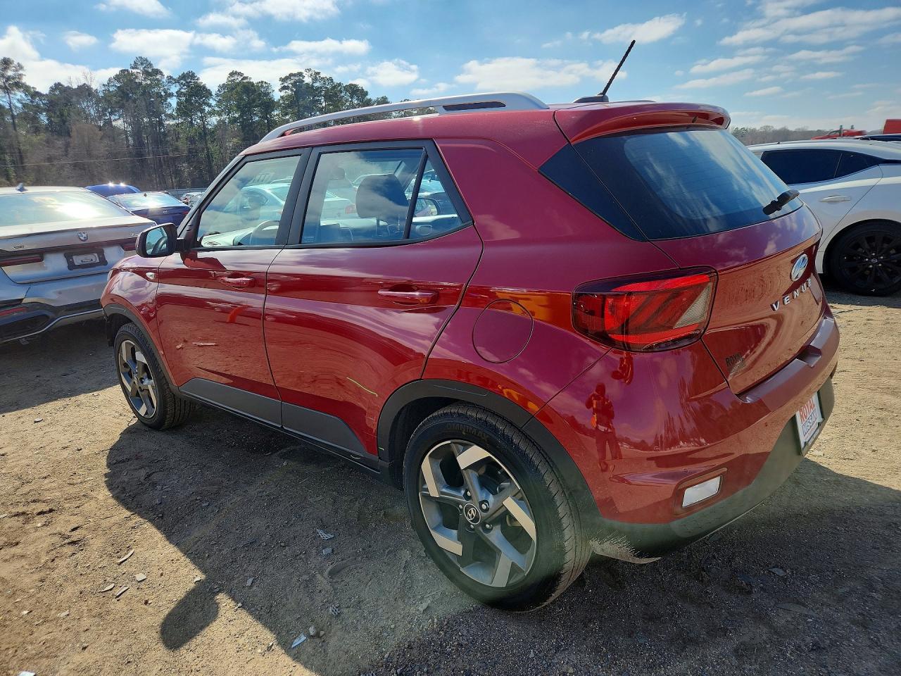 2023 Hyundai Venue Sel - Image 2