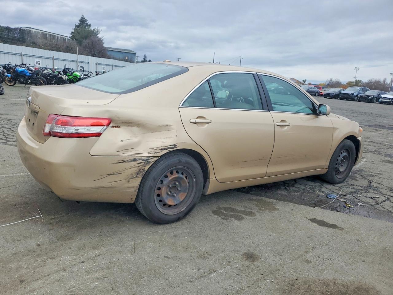 2011 Toyota Camry Base - Фото 3