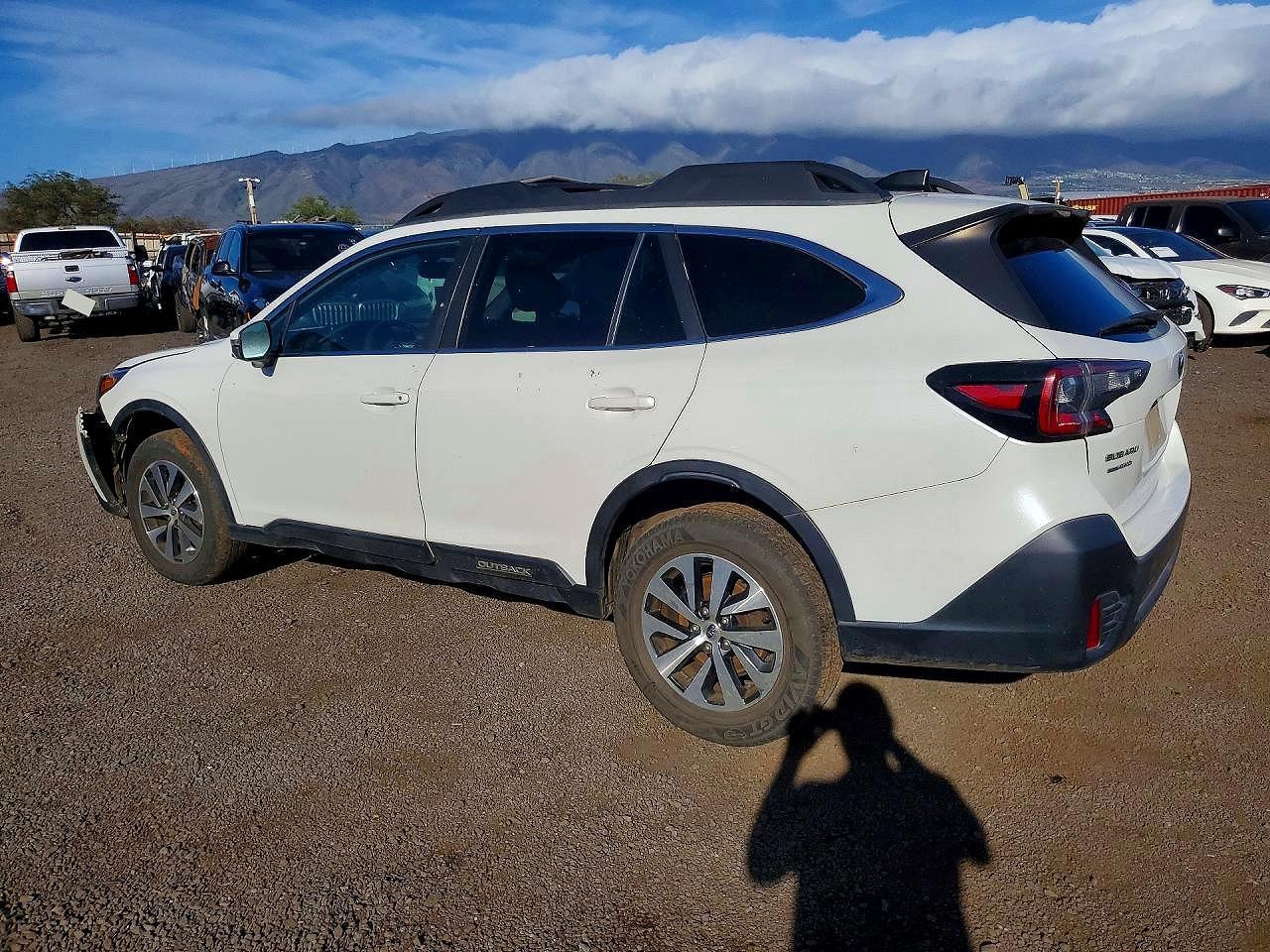 2022 Subaru Outback Premium - Image 2