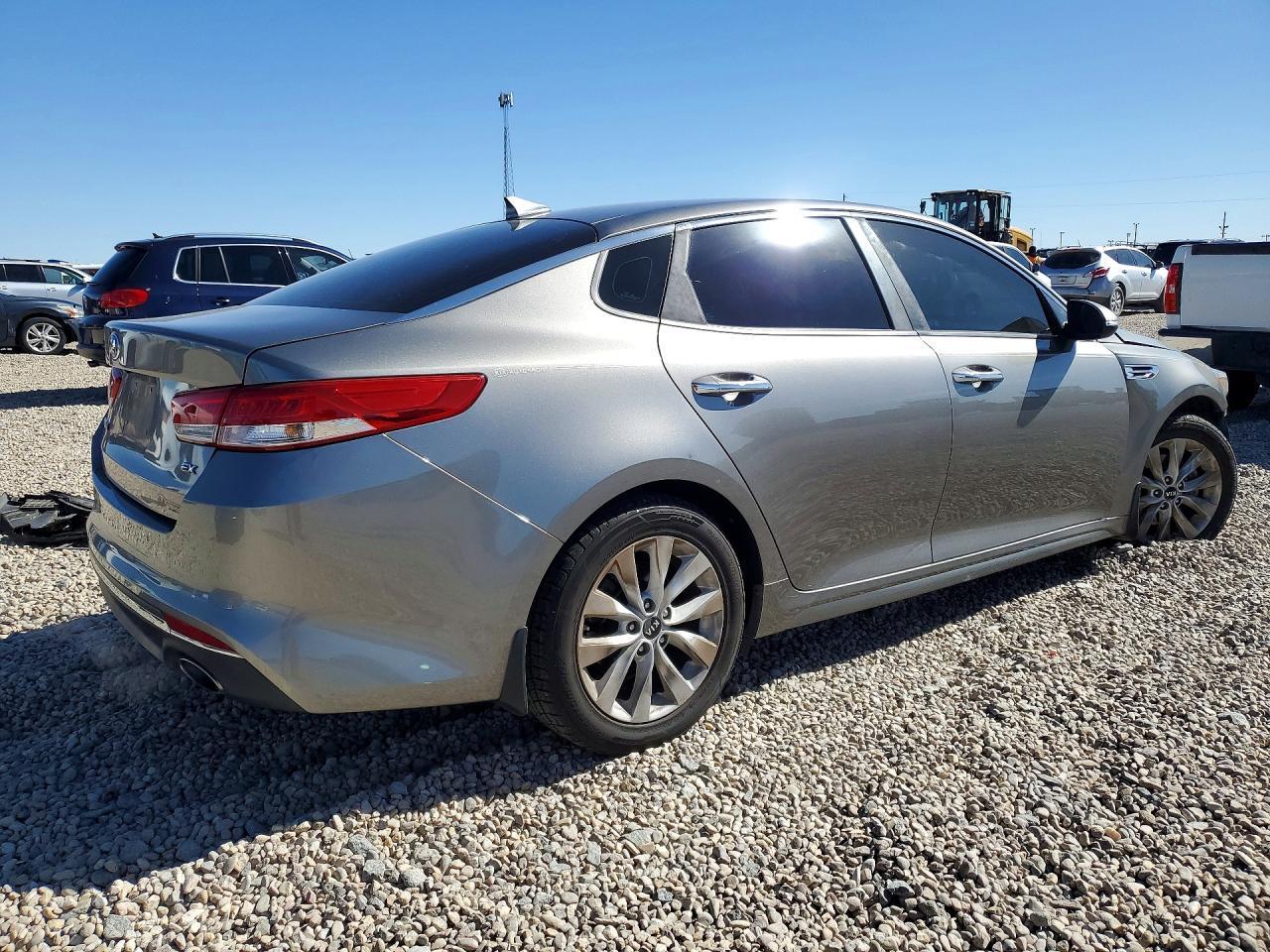 2016 Kia Optima Ex - Image 3