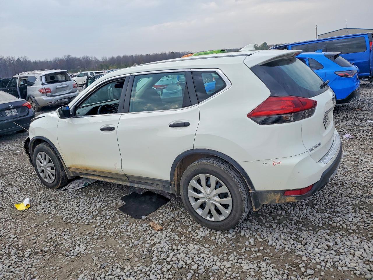 2020 Nissan Rogue S - Фото 2