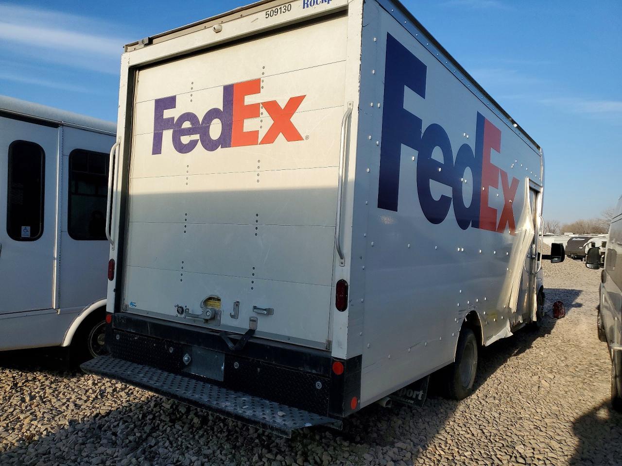 2023 GMC Savana Delivery Truck - Фото 3