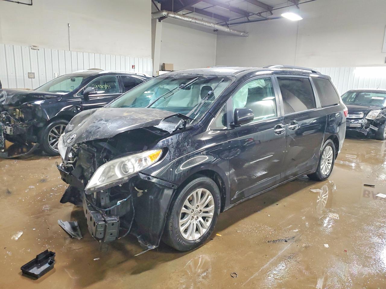 2016 Toyota Sienna Xle 8-Passenger
