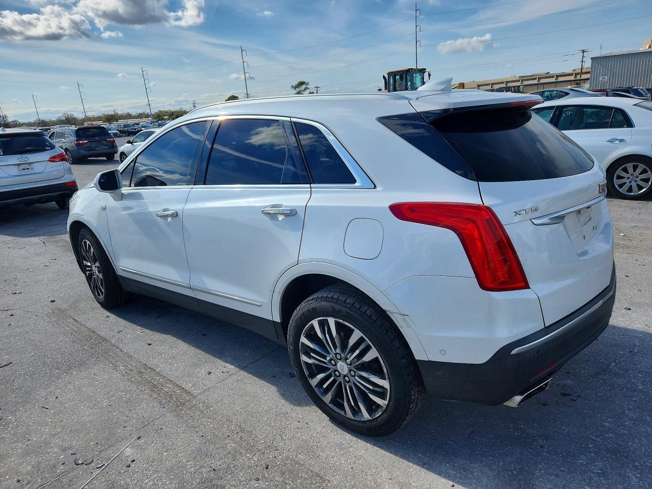 2018 Cadillac Xt5 Premium Luxury - Image 2