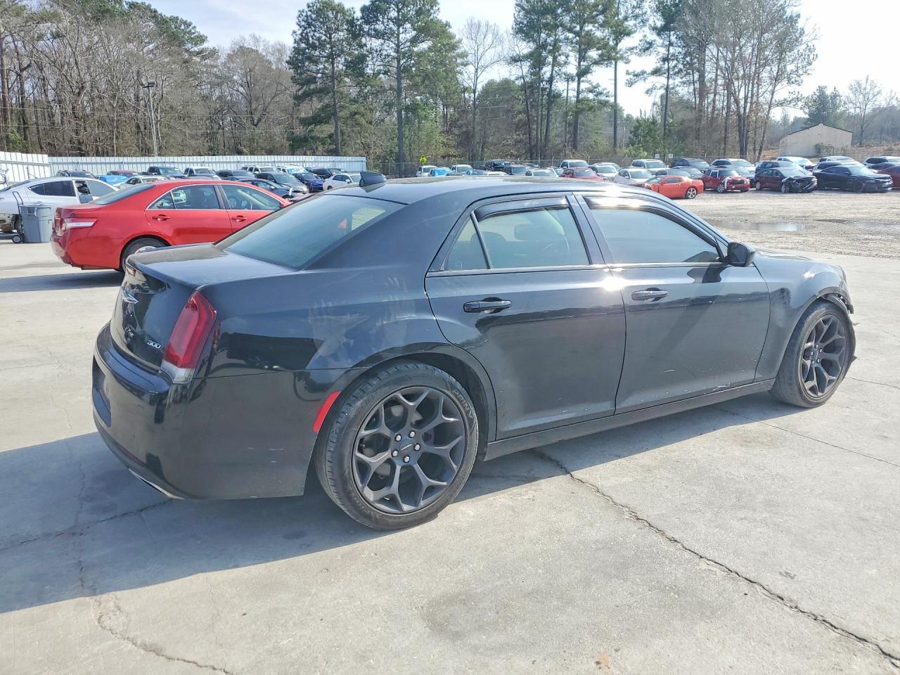 2019 Chrysler 300 Touring - Фото 3