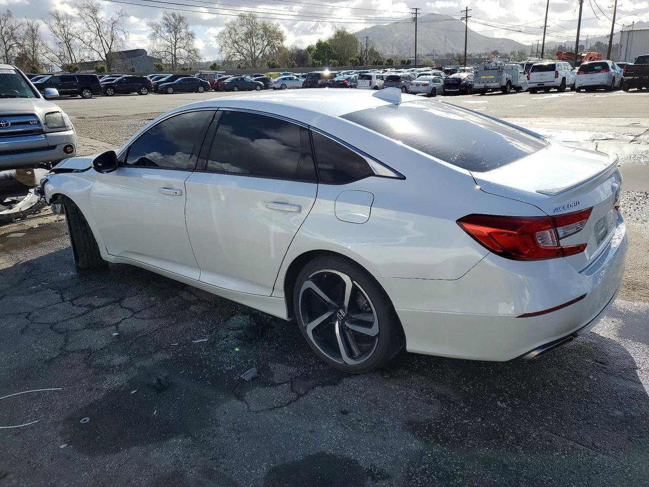 2018 Honda Accord Sport - Image 2