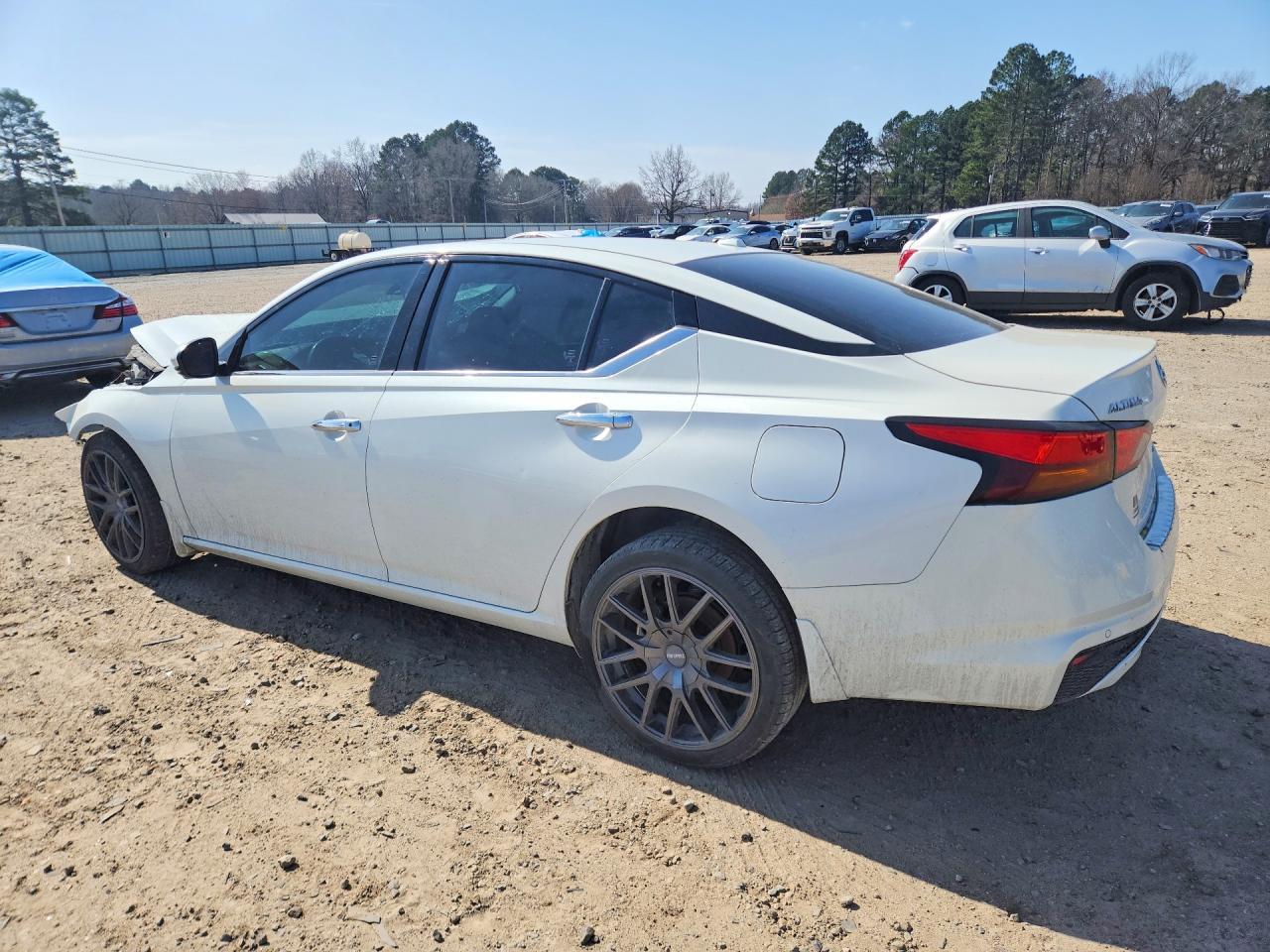 2021 Nissan Altima Platinum - Фото 2