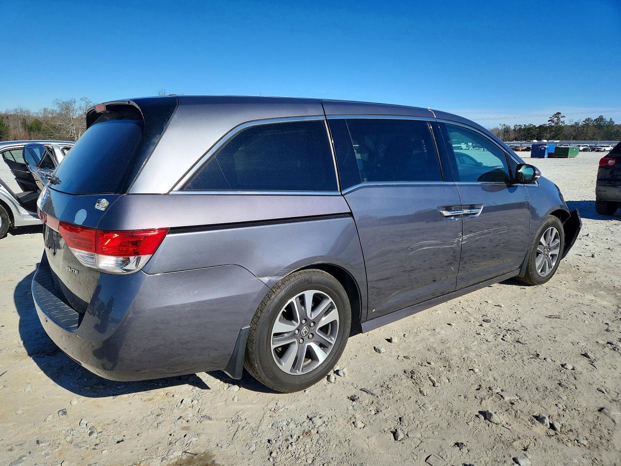 2014 Honda Odyssey Touring - Image 3