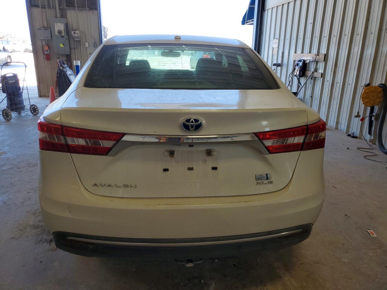 2014 Toyota Avalon Hybrid Xle Touring - Image 6