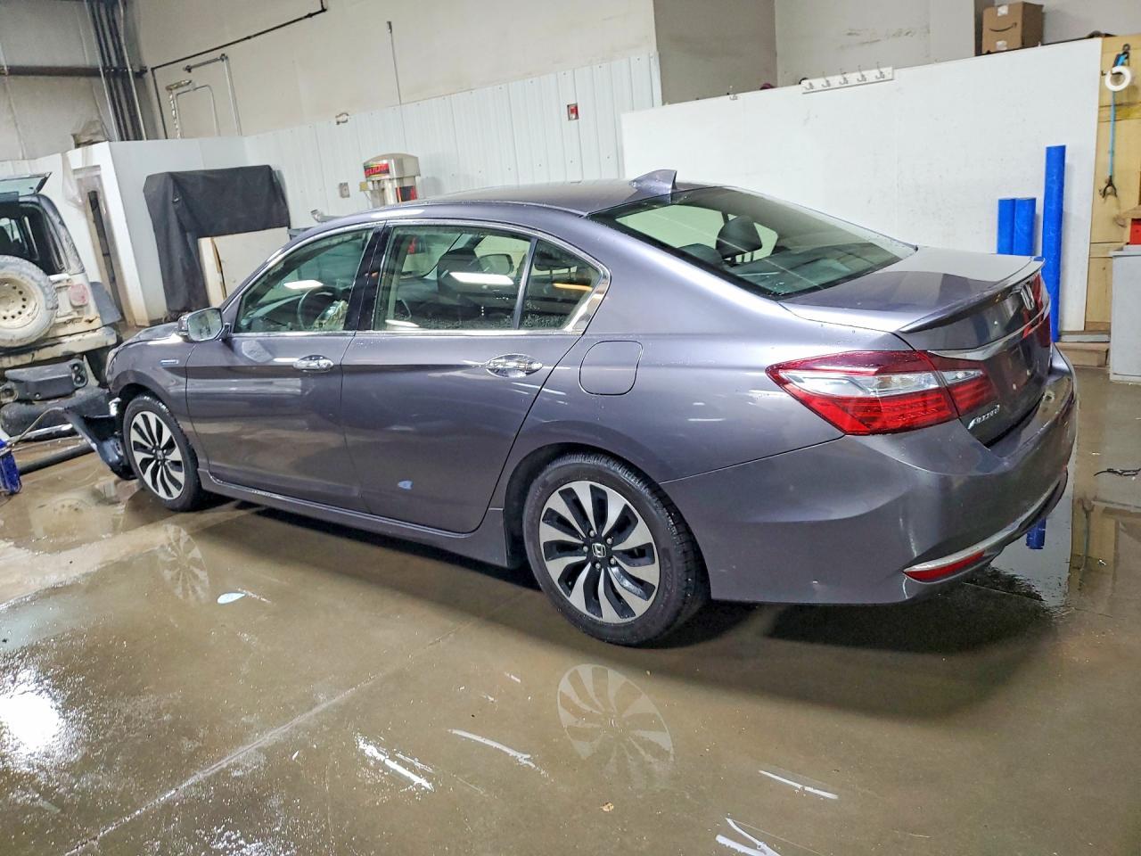 2017 Honda Accord Touring Hybrid - Фото 2