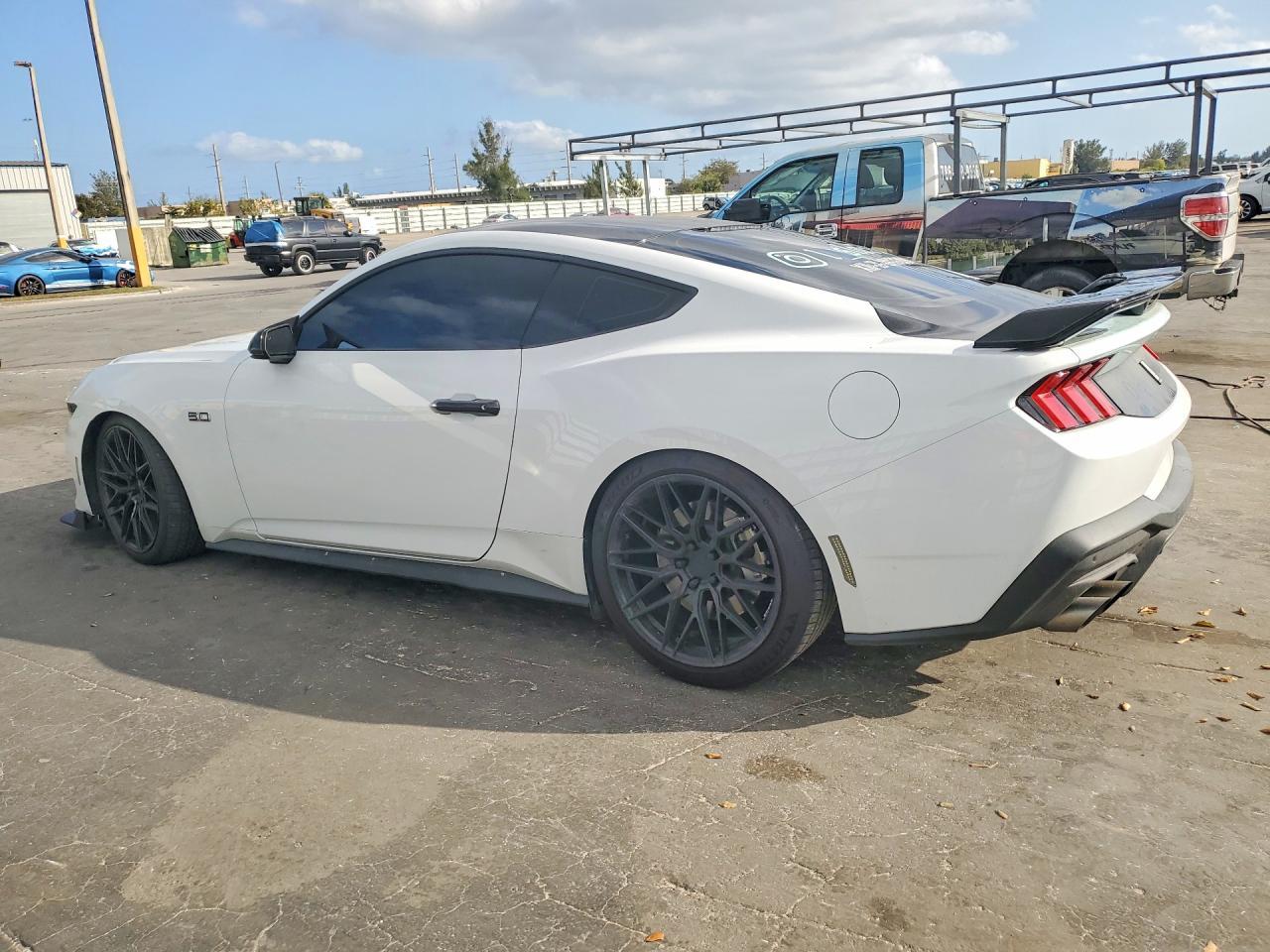 2025 Ford Mustang Gt - Фото 2