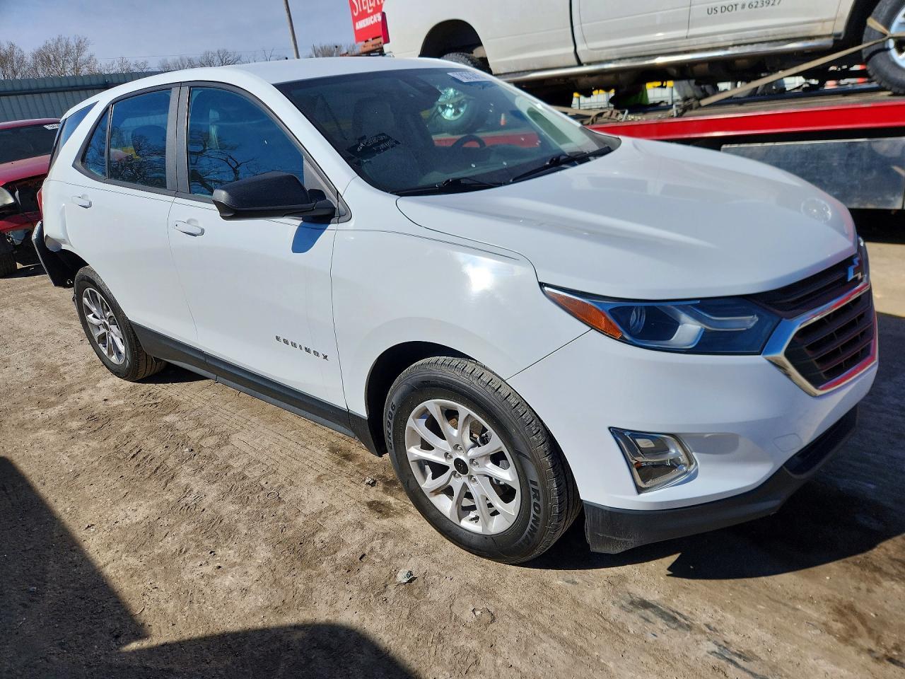 2020 Chev Equinox Ls - Фото 4