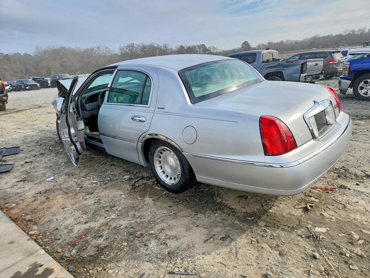 2000 Lincoln Town Car Executive - Фото 2