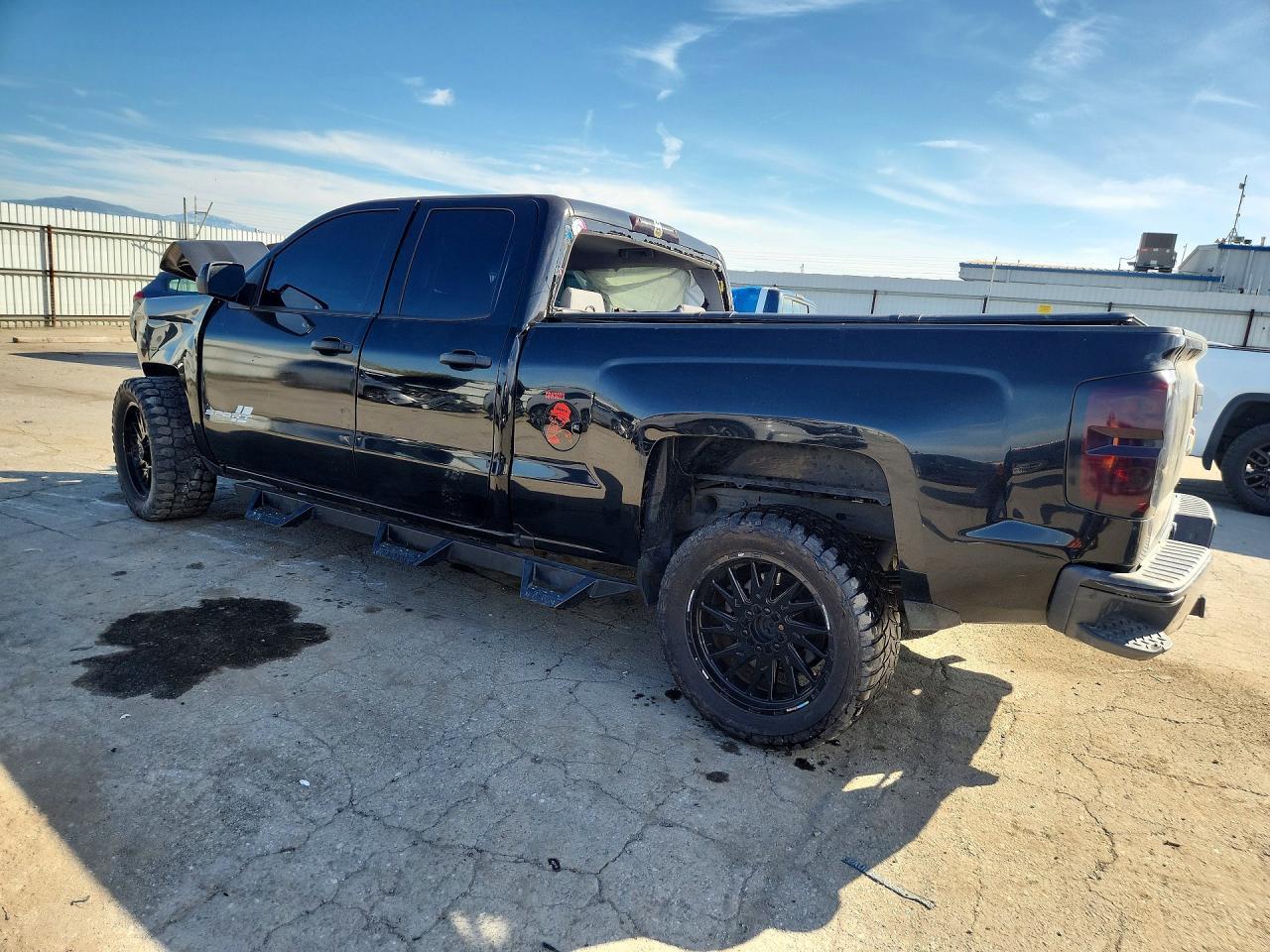 2017 Chevrolet Silverado K1500 Custom - Фото 2