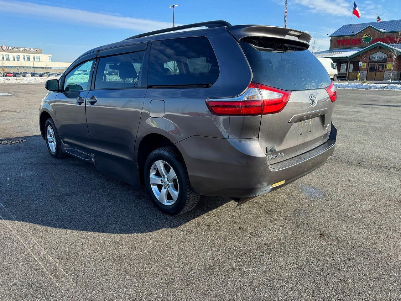 2016 Toyota Sienna Le - Фото 3