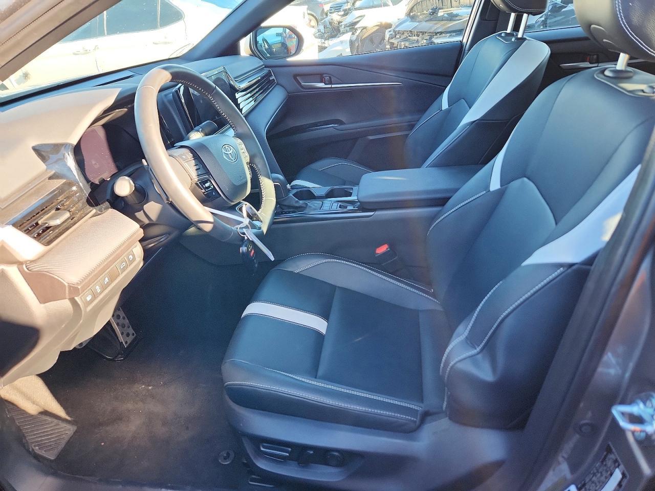 2025 Toyota Camry Se - Image 7