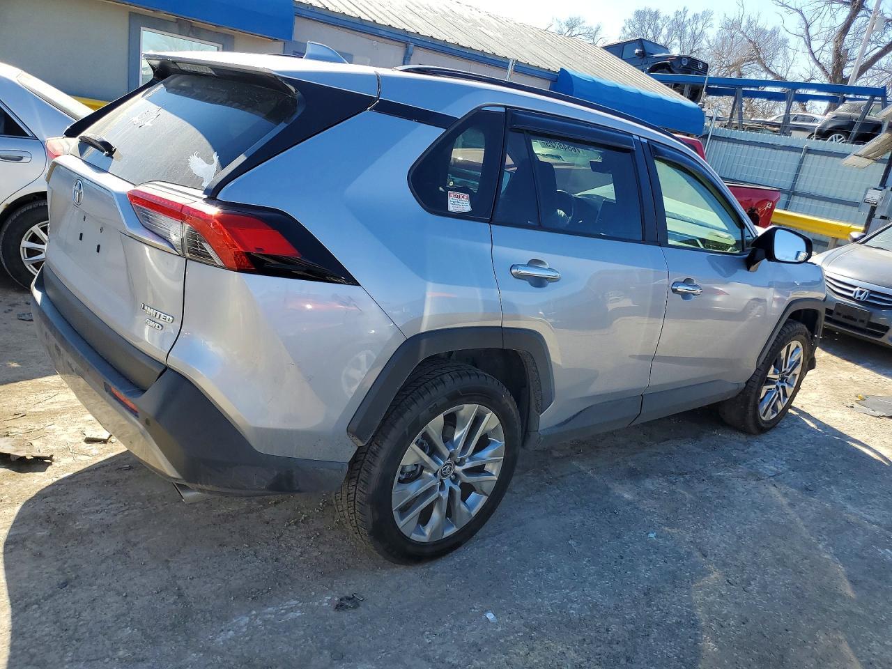 2019 Toyota Rav4 Limited - Фото 3