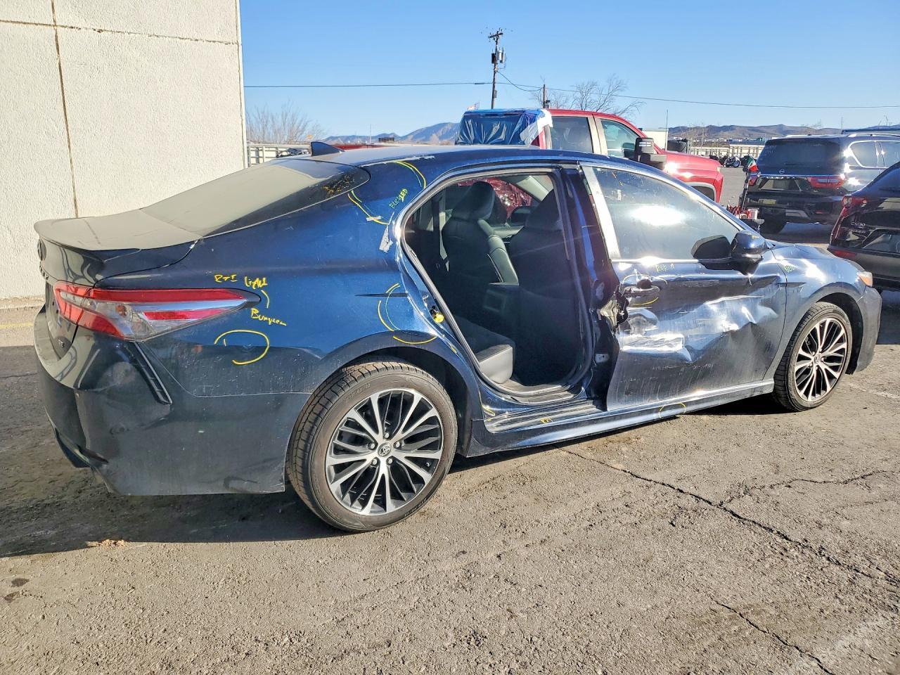 2019 Toyota Camry L - Фото 3