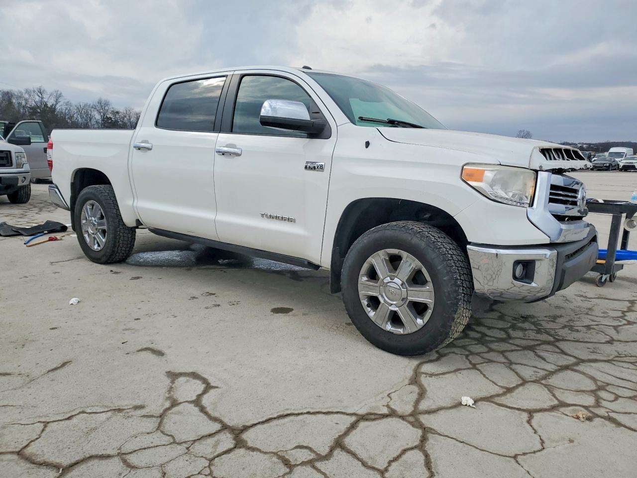 2016 Toyota Tundra Crewmax Sr5 - Image 4