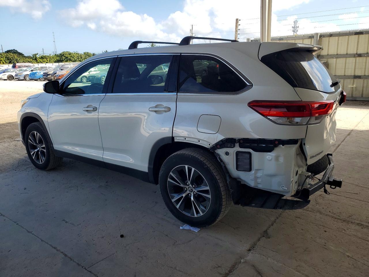 2019 Toyota Highlander Le - Image 2