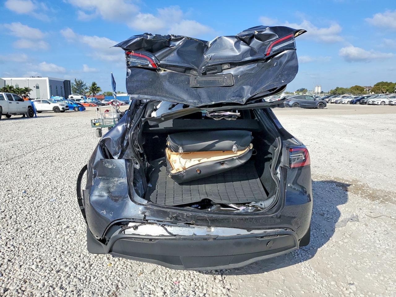 2024 Tesla Model Y - Image 6