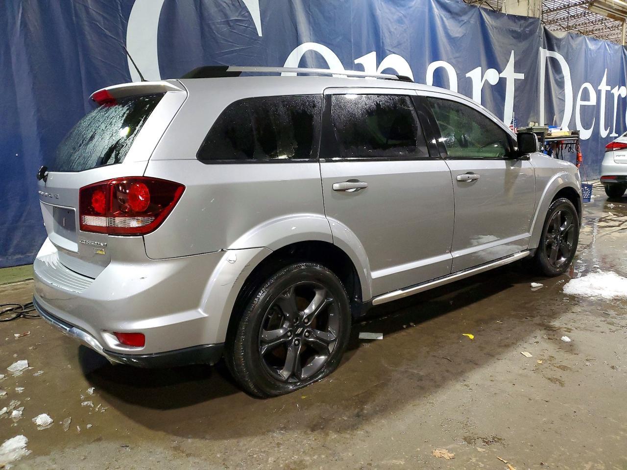 2019 Dodge Journey Crossroad - Image 3