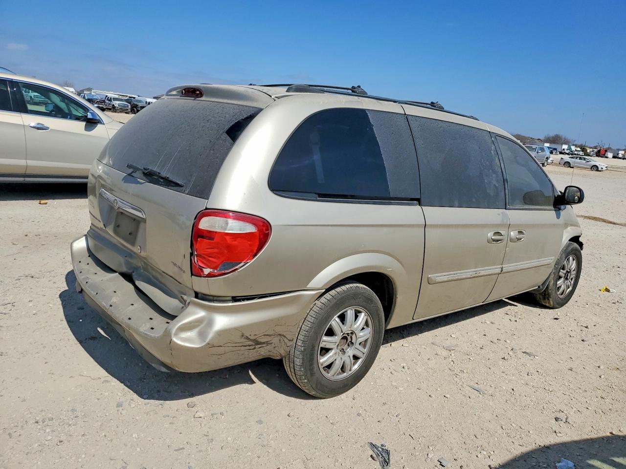 2005 Chrysler Town & Country Touring - Фото 3