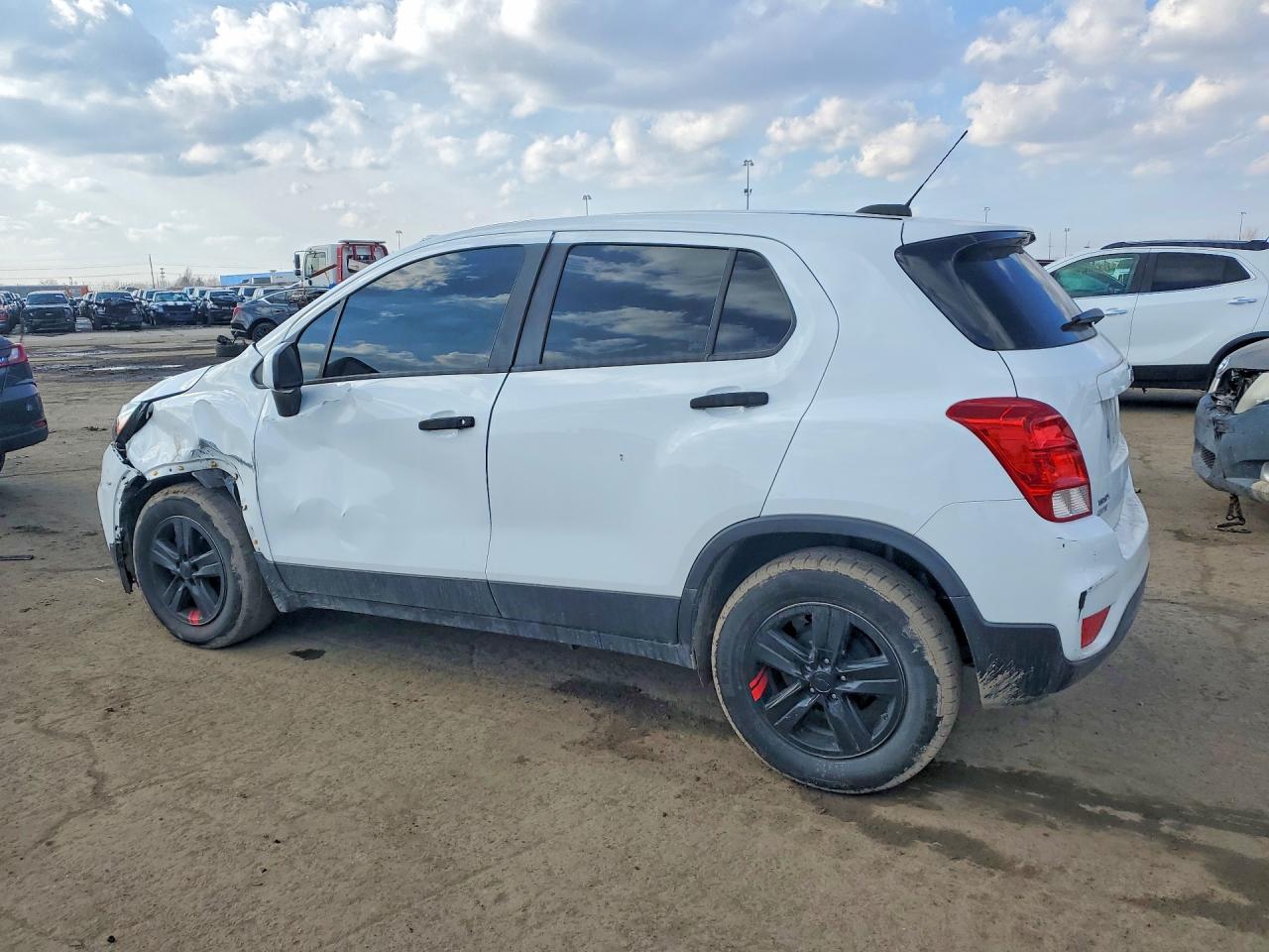 2020 Chevrolet Trax Ls - Фото 2