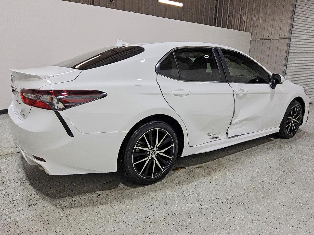 2024 Toyota Camry Se - Фото 3