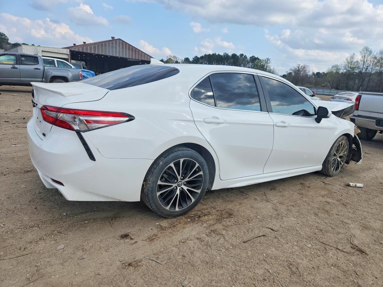 2019 Toyota Camry L - Image 3